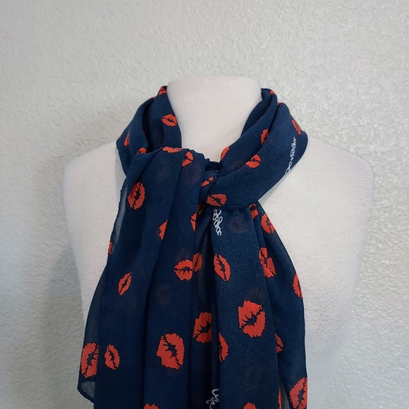 🔴3/$20 Borgga Blue Red Lip Kisses Scarf - Picture 1 of 6
